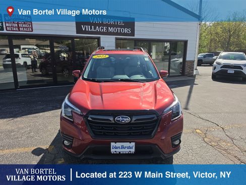 Used 2023 Subaru Forester Limited AWD/4WD image 2