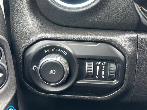 Used 2021 Jeep Wrangler Unlimited Sahara w/ Uconnect 4C Nav & Sound Group AWD/4WD image 26