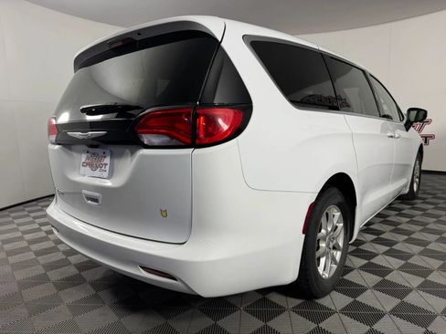 Used 2022 Chrysler Voyager LX FWD image 28