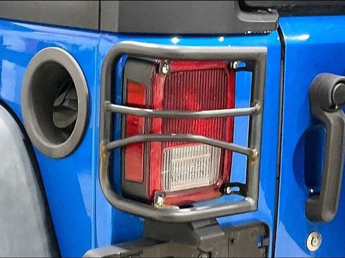 Used 2015 Jeep Wrangler Unlimited Sport w/ Power Convenience Group image 28