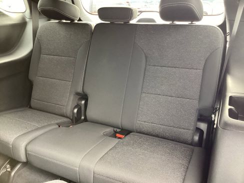 Used 2025 Chevrolet Traverse LT FWD image 29