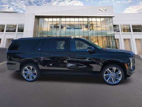 Used 2026 Cadillac Escalade ESV Sport w/ Touring Package AWD/4WD image 4
