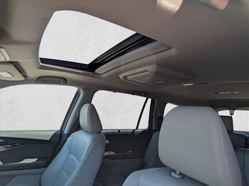 Used 2016 Honda Pilot Touring image 14