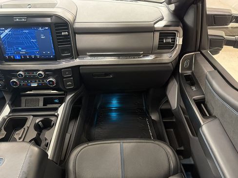 Certified 2025 Ford F250 Platinum w/ FX4 Off-Road Package AWD/4WD image 32