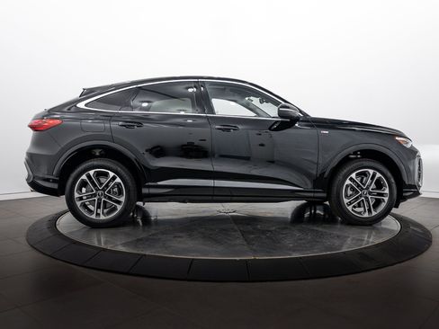 Used 2025 Audi Q5 Premium Plus w/ Premium Plus AWD/4WD image 3
