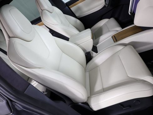 Used 2019 Tesla Model X Performance image 31