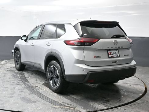 Used 2024 Nissan Rogue SV AWD/4WD image 9