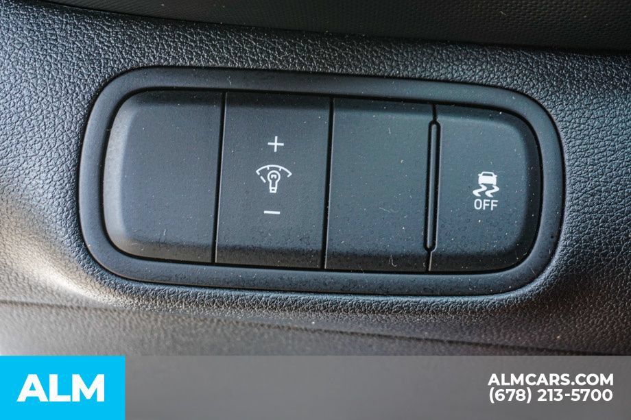 Used 2025 Hyundai Venue SEL FWD image 44