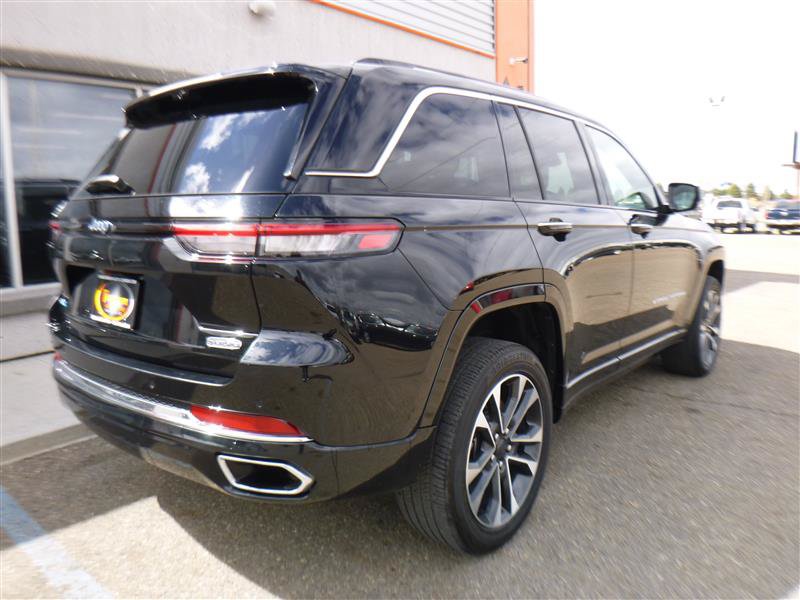 Used 2023 Jeep Grand Cherokee Overland w/ Advanced Protech Group III AWD/4WD image 3