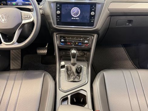 Used 2023 Volkswagen Tiguan SE FWD image 21