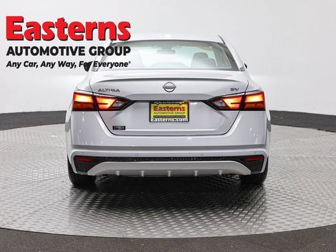Used 2024 Nissan Altima 2.5 SV FWD image 6
