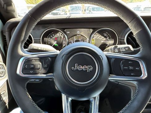 Used 2023 Jeep Wrangler Unlimited Sahara AWD/4WD image 25