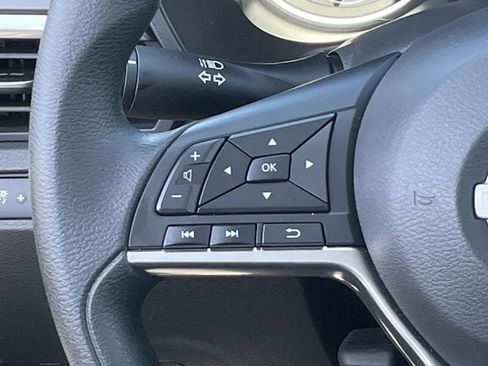 Used 2025 Nissan Altima 2.5 SV image 12