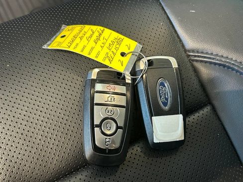 Used 2024 Ford Expedition XLT RWD image 42