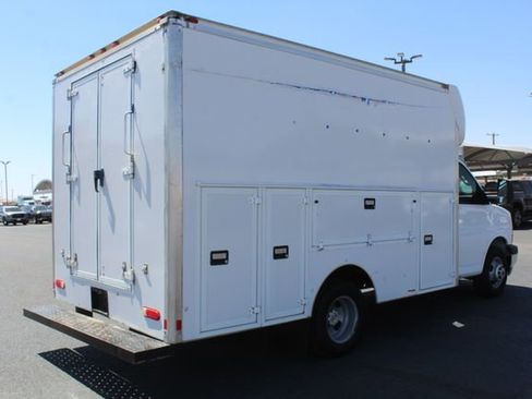 Used 2017 Chevrolet Express 3500 RWD image 3