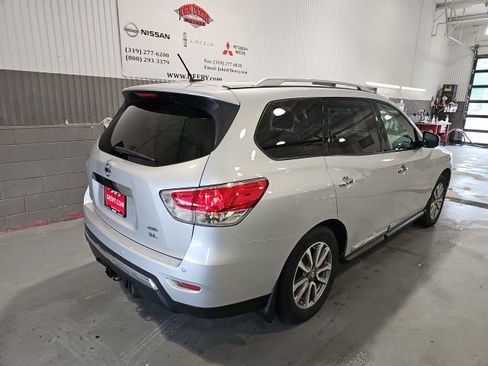Used 2015 Nissan Pathfinder SL w/ Trailer Tow Package AWD/4WD image 3
