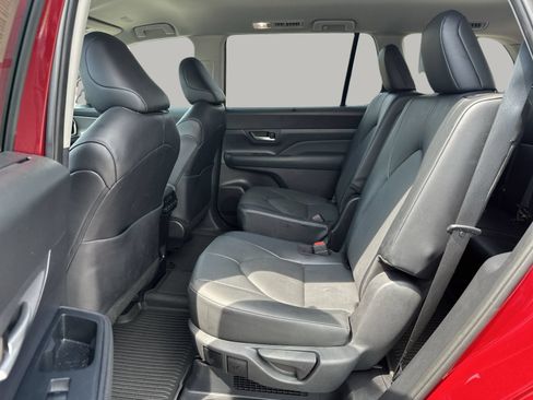 Used 2024 Toyota Grand Highlander XLE FWD image 22