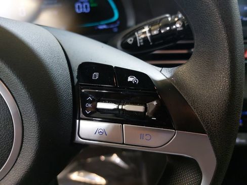 Certified 2025 Hyundai Elantra Hybrid FWD image 19