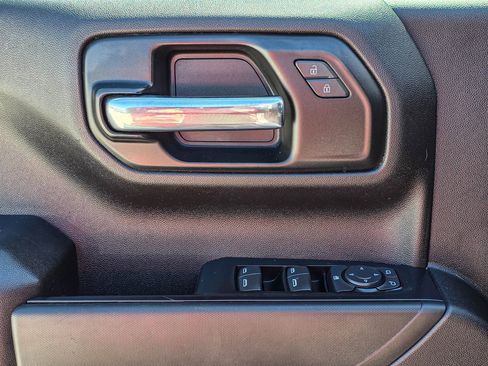 Used 2020 Chevrolet Silverado 1500 Custom w/ Custom Value Package image 17