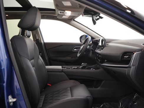 Used 2023 Nissan Rogue Platinum AWD/4WD image 11