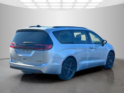 New 2026 Chrysler Pacifica Limited image 7