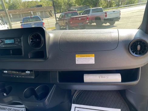 Used 2019 Mercedes-Benz Sprinter 2500 image 34