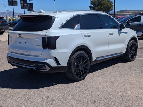 Used 2021 Kia Sorento EX image 2