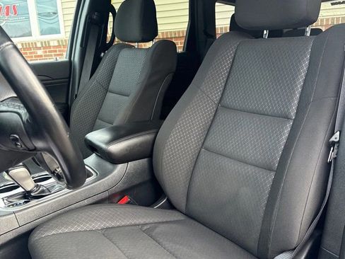 Used 2021 Jeep Grand Cherokee Laredo image 8