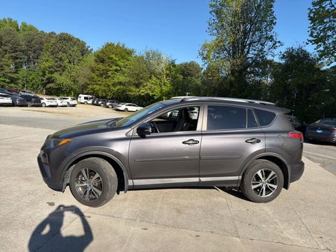 Used 2018 Toyota RAV4 XLE w/ Plus Extra Value Package AWD/4WD image 6