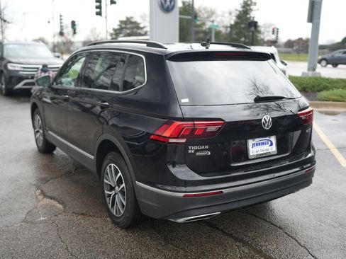 Used 2020 Volkswagen Tiguan SE w/ Panoramic Sunroof Package image 5