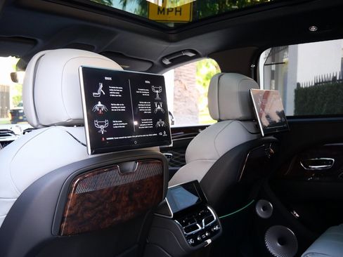 New 2025 Bentley Bentayga Extended Wheelbase image 23