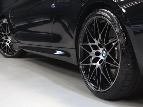 Used 2018 BMW M4 Coupe w/ Competition Package RWD image 23