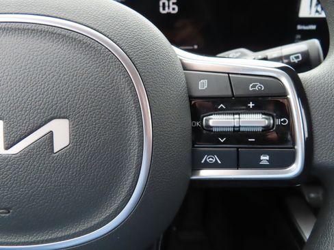 Used 2025 Kia Sorento LX image 23