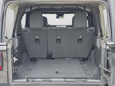 Certified 2025 Jeep Wrangler Unlimited Rubicon image 34