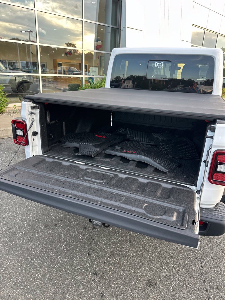 Used 2022 Jeep Gladiator Rubicon w/ LED Lighting Group AWD/4WD image 5