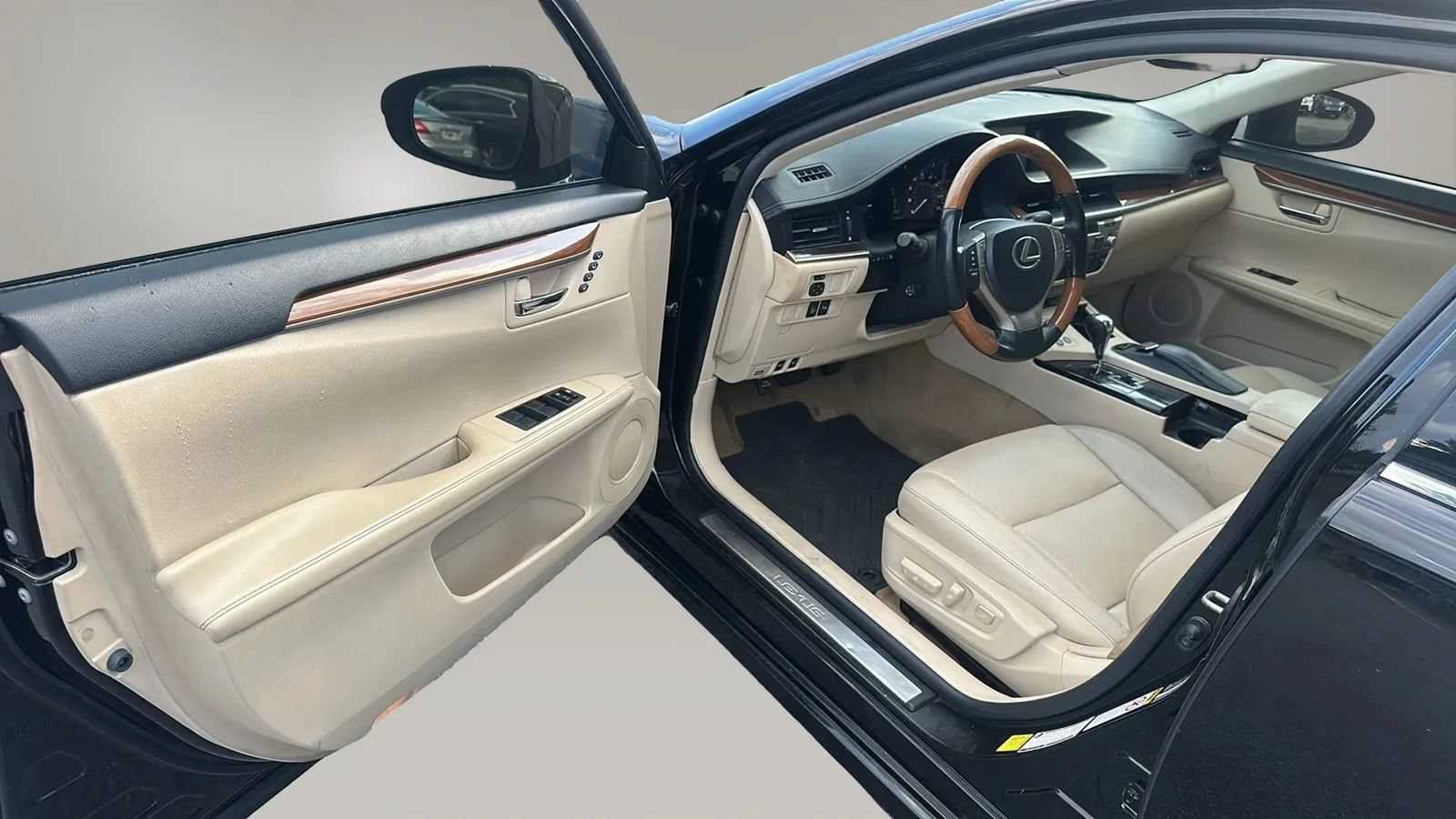 Used 2013 Lexus ES 300h w/ Luxury Pkg FWD image 38