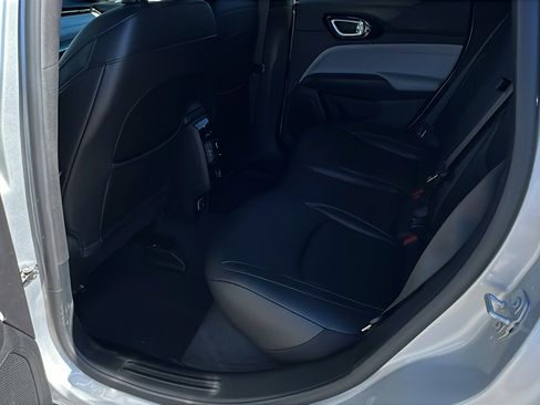 Used 2025 Jeep Compass Limited image 23