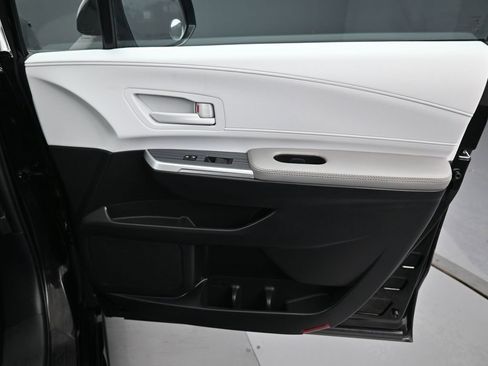 Certified 2025 Toyota Sienna LE w/ LE Plus Package image 34