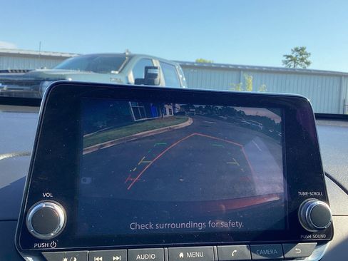 Used 2024 Nissan Altima 2.5 SV image 16