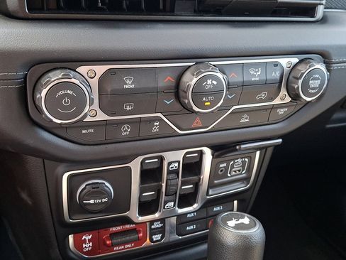 Used 2026 Jeep Wrangler Unlimited Rubicon AWD/4WD image 29