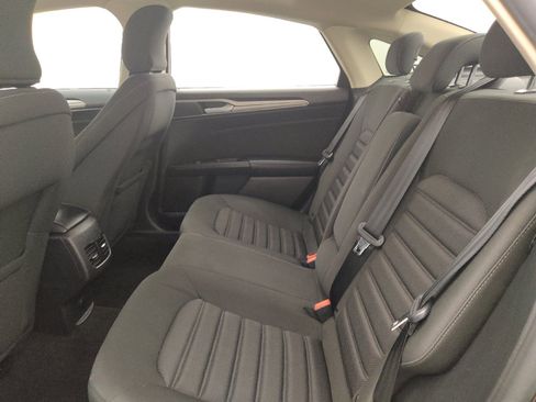 Used 2019 Ford Fusion SE FWD image 18