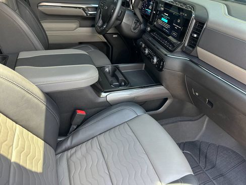 Used 2026 Chevrolet Silverado 2500 ZR2 AWD/4WD image 15