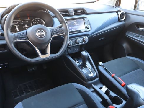 Used 2024 Nissan Versa SV FWD image 4