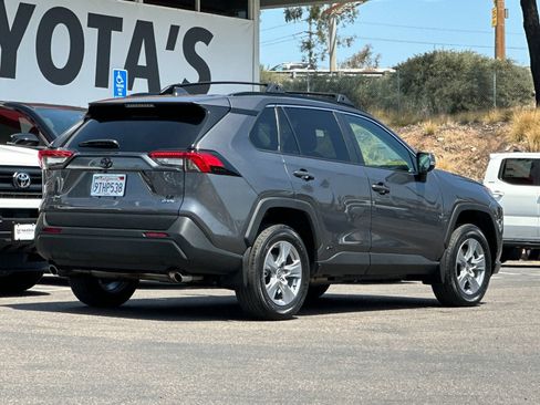 Used 2025 Toyota RAV4 LE AWD/4WD image 5