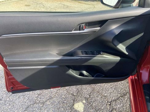 Used 2023 Toyota Camry SE image 12