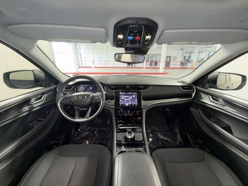 Used 2023 Jeep Grand Cherokee Laredo w/ Luxury Tech Group I image 22