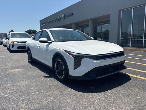 Used 2025 Kia K4 EX FWD image 3