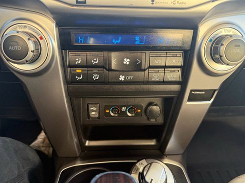 Used 2014 Toyota 4Runner Limited image 15