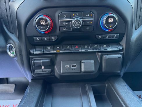 Used 2021 Chevrolet Silverado 2500 LTZ w/ LTZ Convenience Package image 16