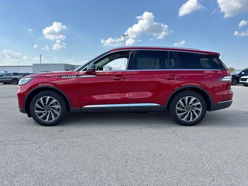 Used 2026 Lincoln Aviator AWD image 3
